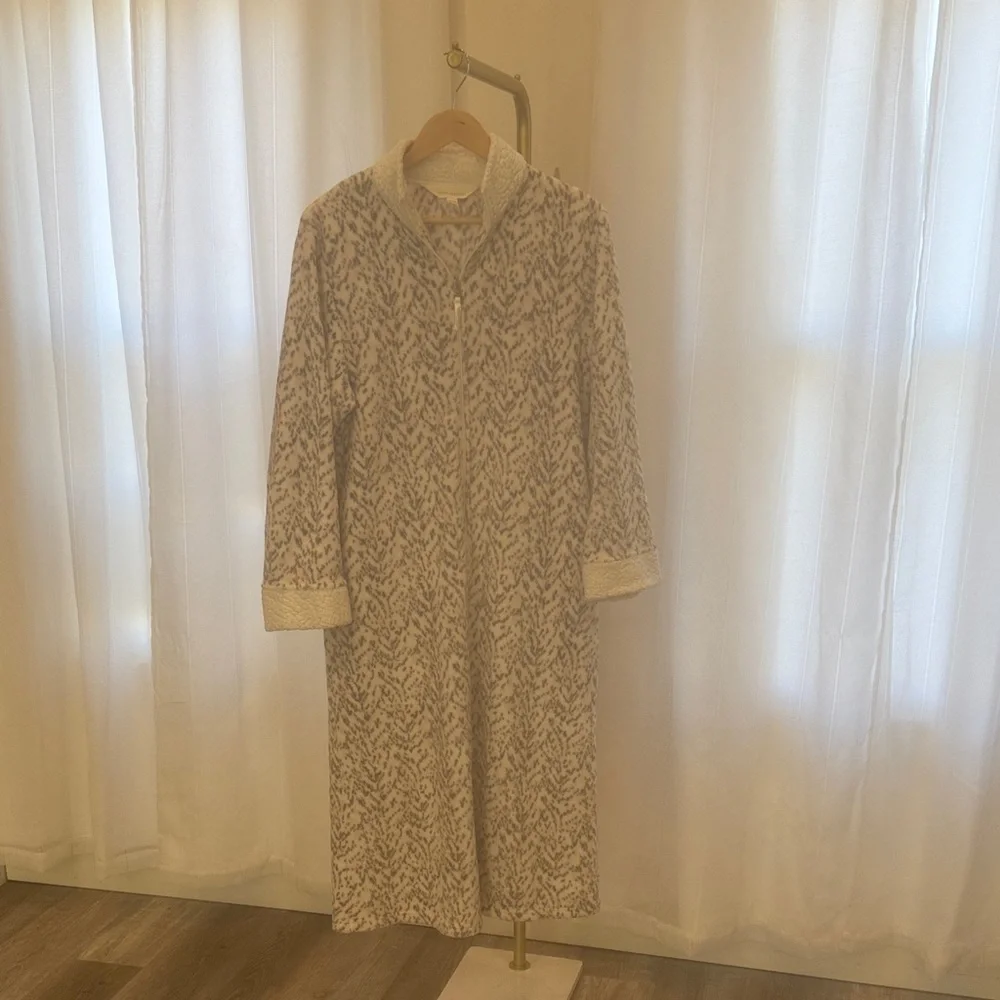 Elegant Cream Patterned Women's Robe - Picture 1 of 6